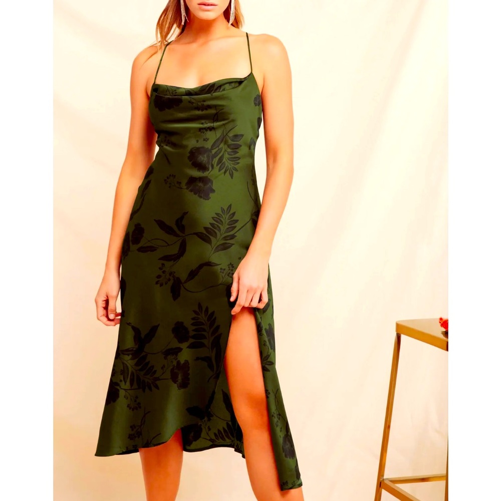 ASTR The Label GAIA FLORAL MIDI DRESS size M